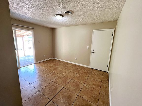 4th image of 6520 Woodcrest Ct
