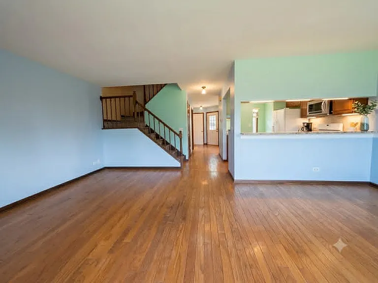 1696 Vermont Dr — Photo 4