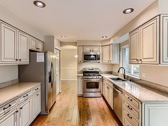 3rd image of 2910 127th Ave NE