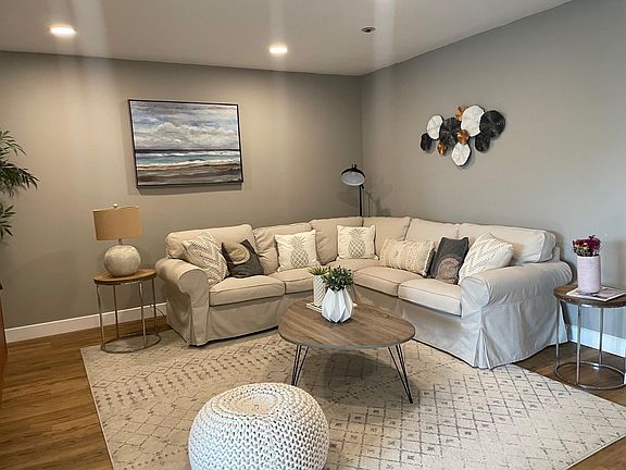 5th image of 727 Sapphire St
