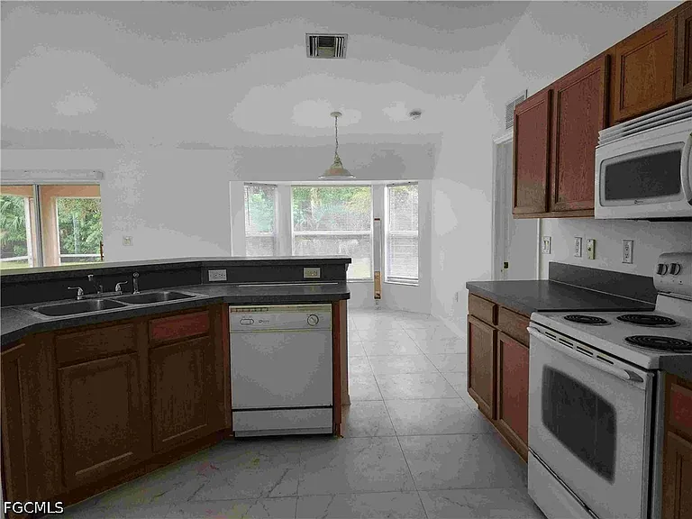14980 Coopers Hawk Way — Photo 7