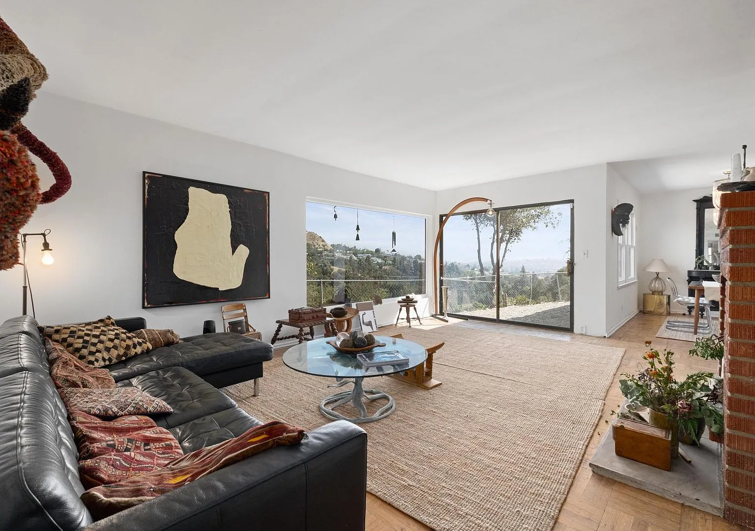 3 bed/ 2 Bath Mid-Century Home w/views of Griffith Observatory in the Hollywood Hills! — Photo 1