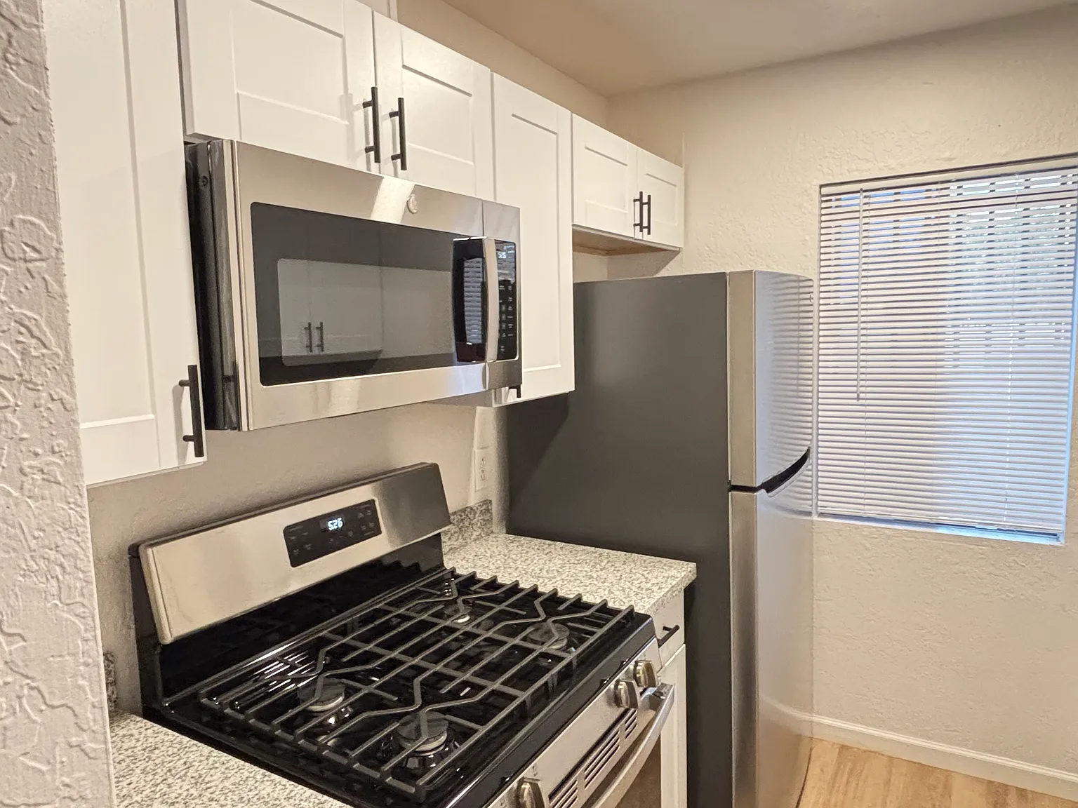 2 bed, 945 sqft, $1,090 — Photo 3