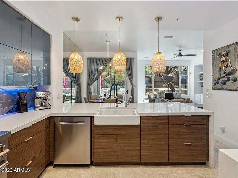2 bed, 2.5 bath, 2008 sqft, $5,500 — Photo 4