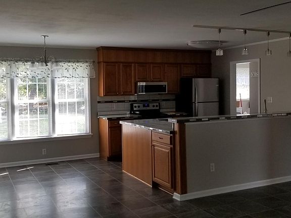 open kitchen & dining area