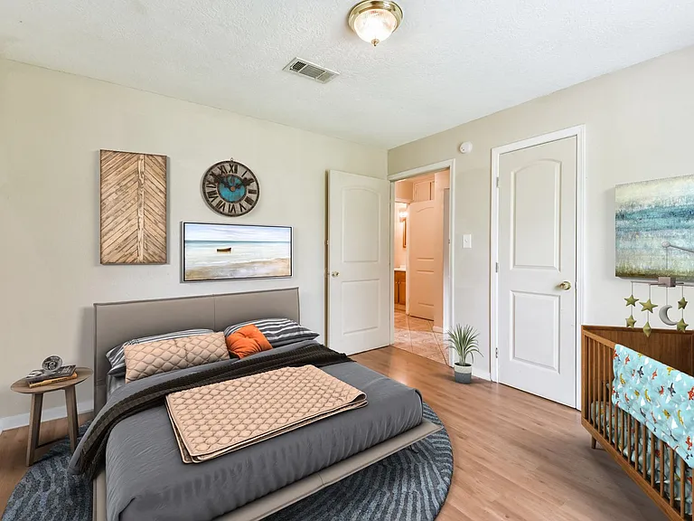 1885 E Lucas Dr — Photo 4