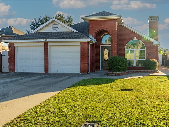 4th image of 2048 Bayview Dr