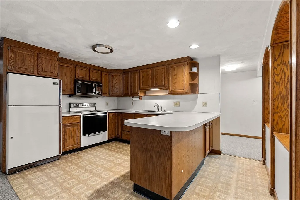 1 bed, 1.0 bath, 1056 sqft, $1,600 — Photo 3