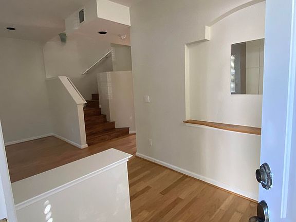 4th image of 305 Village Cir