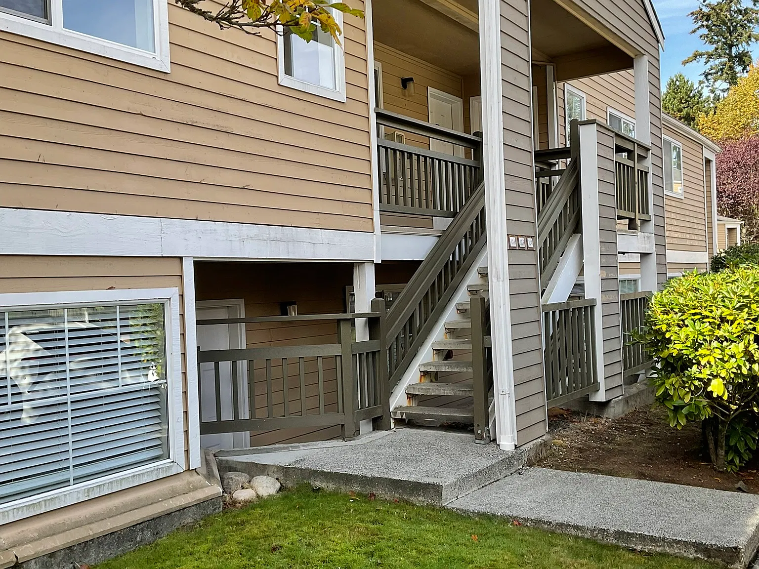 2 bed, 1.5 bath, 1100 sqft, $2,100 — Photo 2