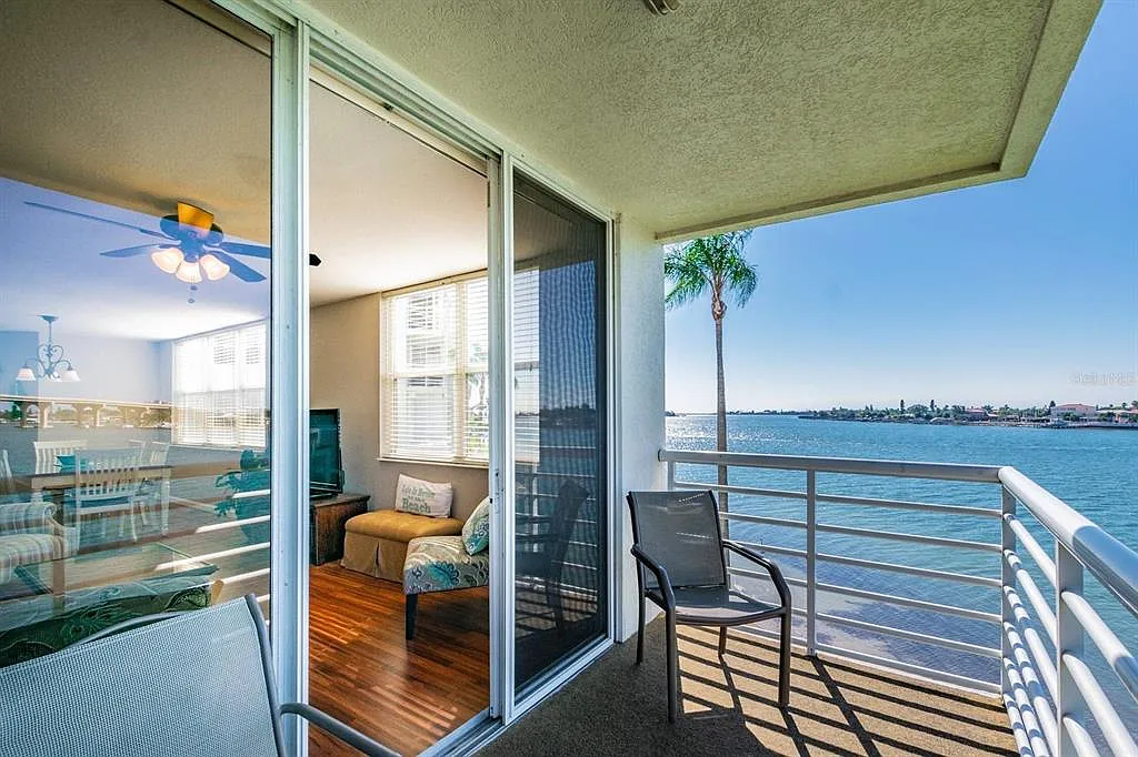 2 bed, 2.0 bath, 1150 sqft, $6,800 — Photo 3