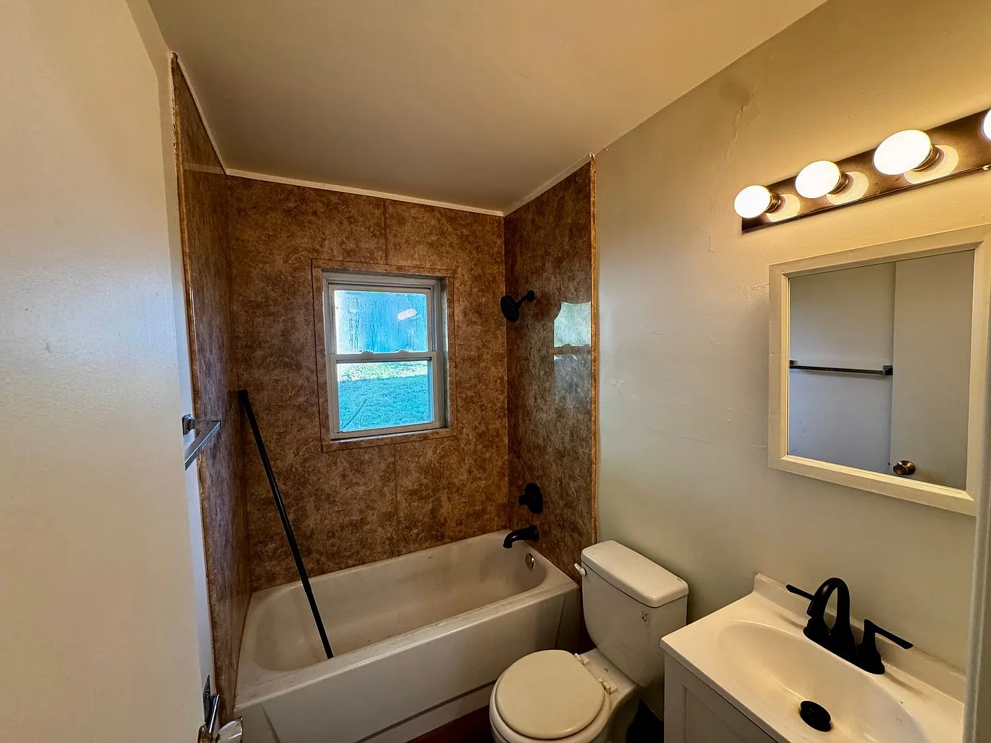 All Utilities Included Studio with On-Site Laundry — Photo 4