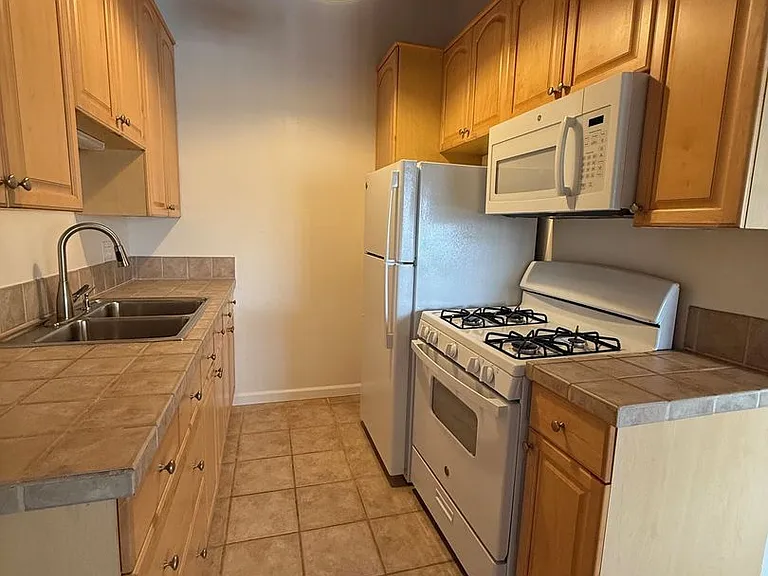 5025 Cape May Ave #8 — Photo 1