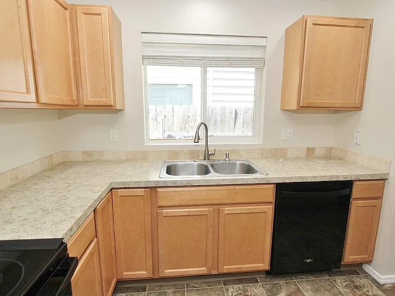 10016 W Littlewood St — Photo 4