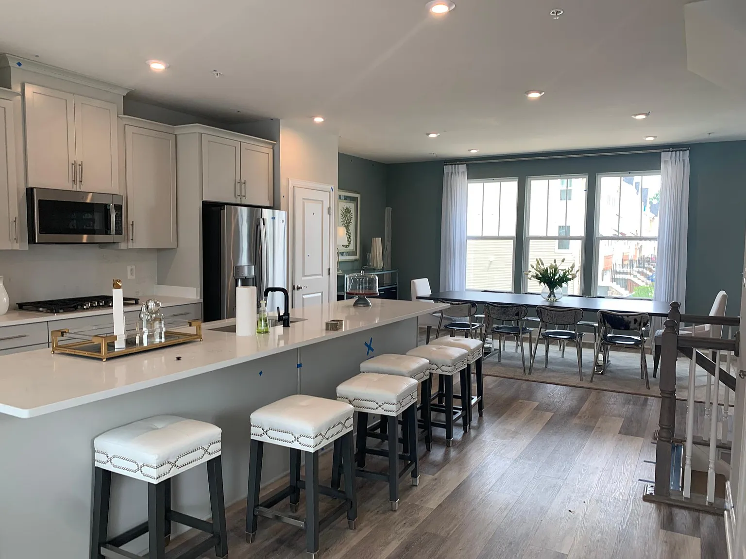 3 bed, 4.5 bath, 2864 sqft, $3,800 — Photo 3