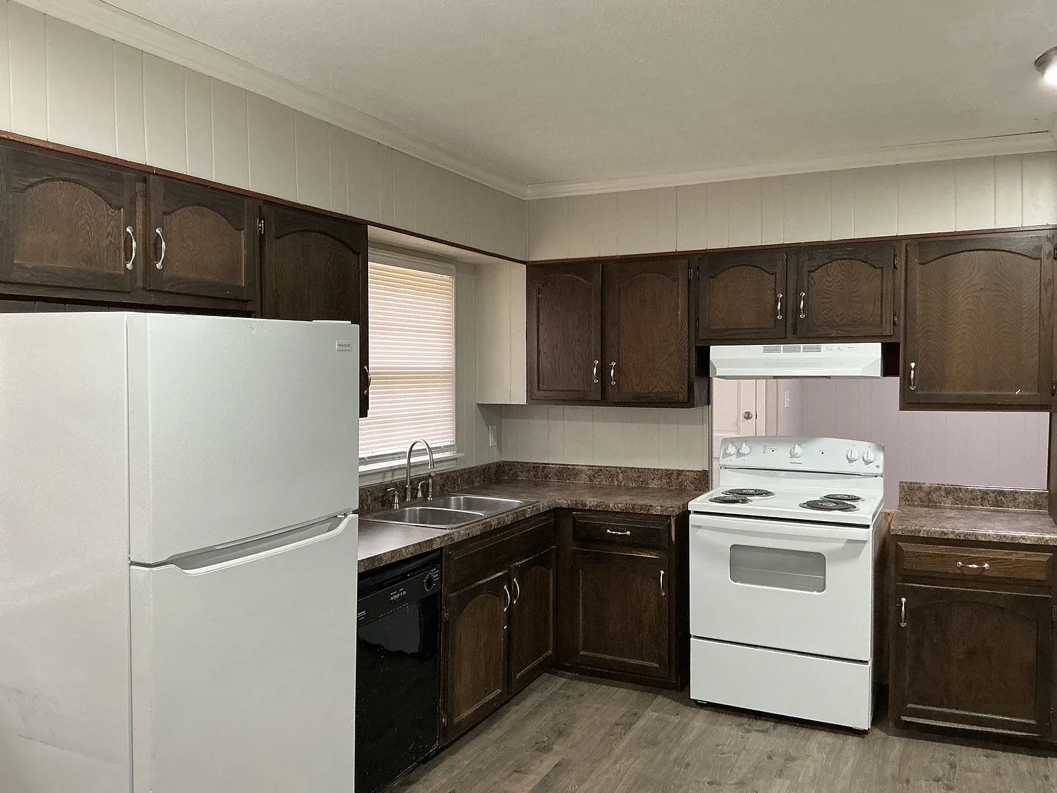 2 bed, 870 sqft, $975 — Photo 2