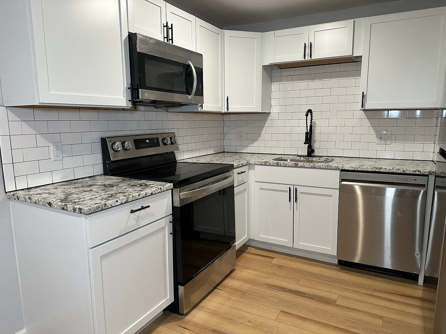 2 bed, 950 sqft, $1,295 — Photo 3