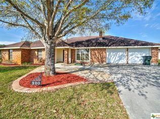320 Beicker Rd, Seguin, TX 78155