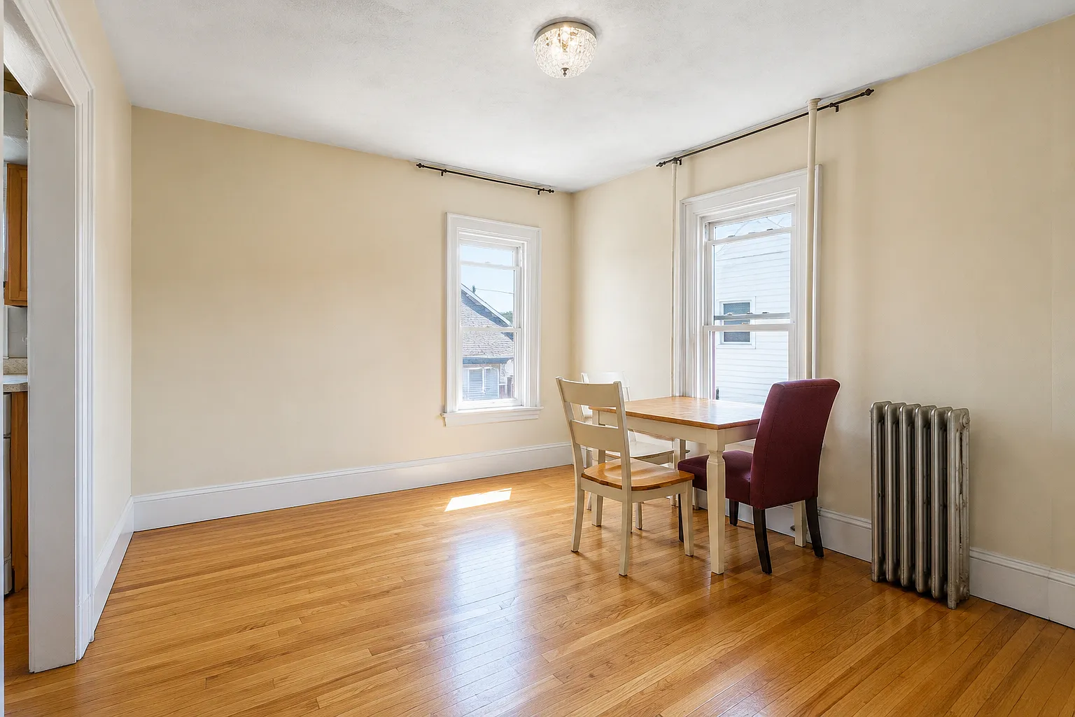 4 bed, 1600 sqft, $4,100 — Photo 4