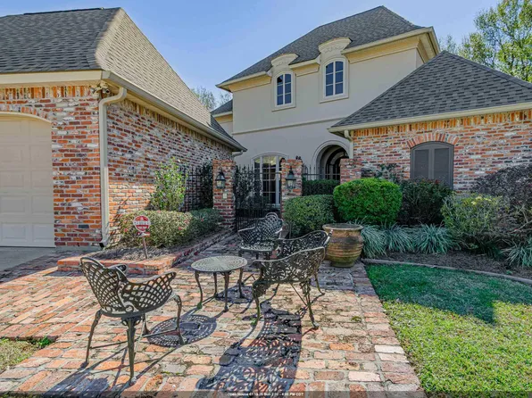 8120 Rosewood Dr, Denham Springs, LA 70726