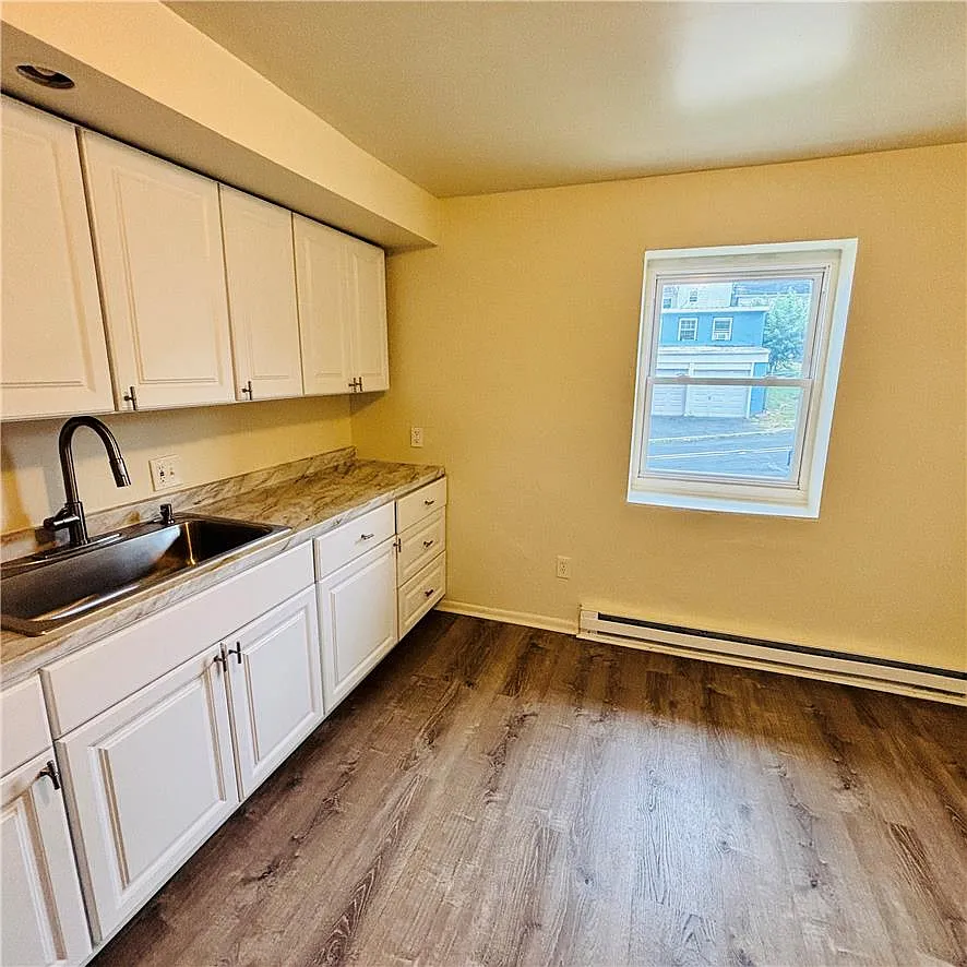 2 bed, 1.0 bath, 770 sqft, $1,595 — Photo 3