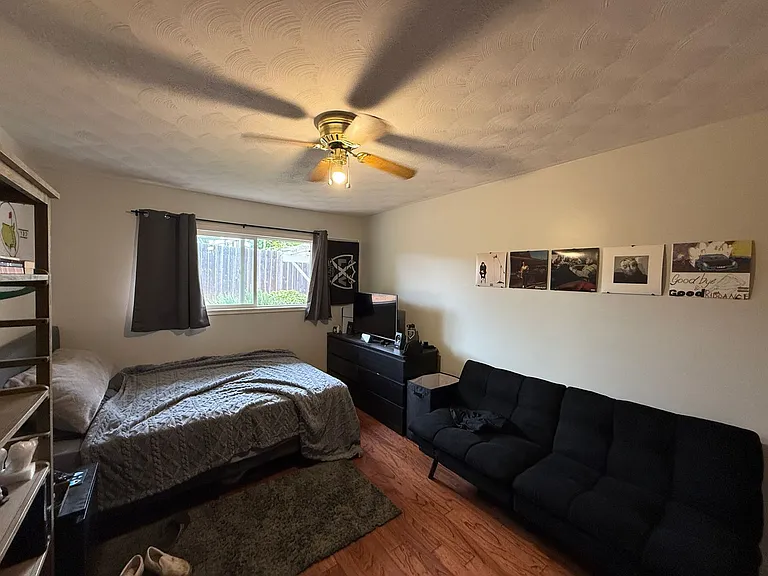 420 Osborne St — Photo 28