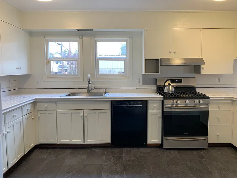 504 N K St — Photo 5