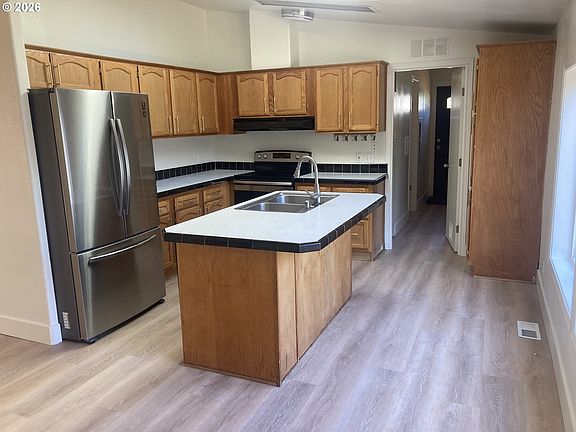 4th image of 477 48th St