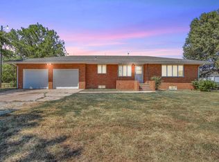 5724 NW 12th St, Newton, KS 67114