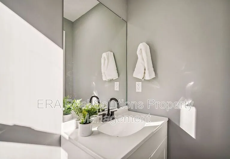 105 Rodgers Ave — Photo 25