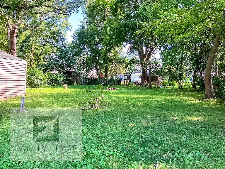2985 E Division St — Photo 15