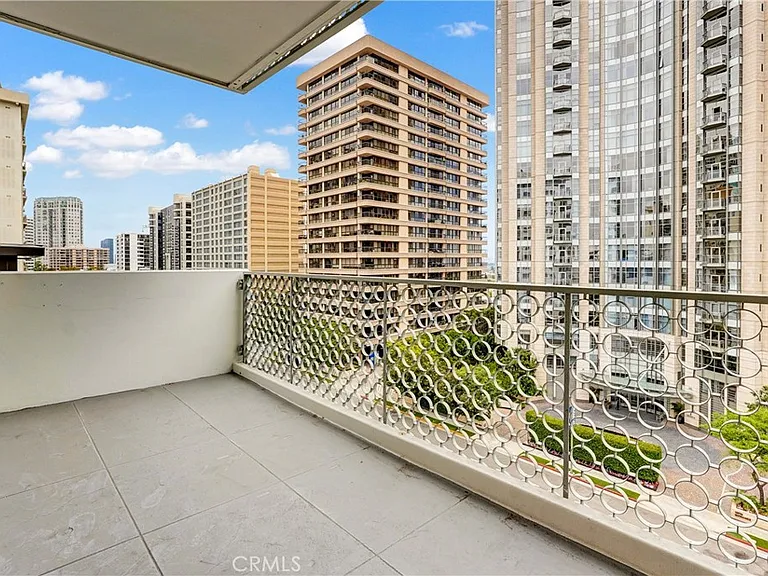 10787 Wilshire Blvd #802 — Photo 14