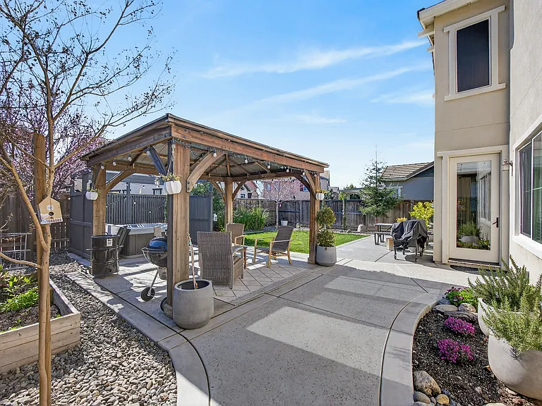 450 Syracuse Ln — Photo 21
