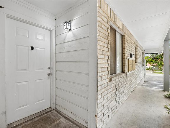 2nd image of 1214 Baylor St #103