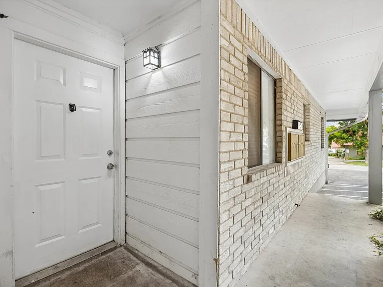 1214 Baylor St #103 — Photo 2