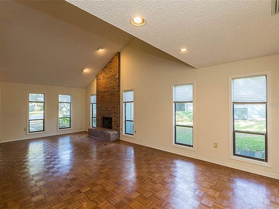 4th image of 350 Sandalwood Ct #350