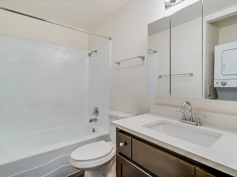 Barclay Square Where Convenience Meets Community Up to 1-Month Free! — Photo 45