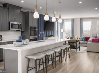 2129 Glacier Rd, Herndon, VA 20170