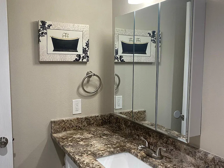 2201 N Garrett Ave #204 — Photo 29