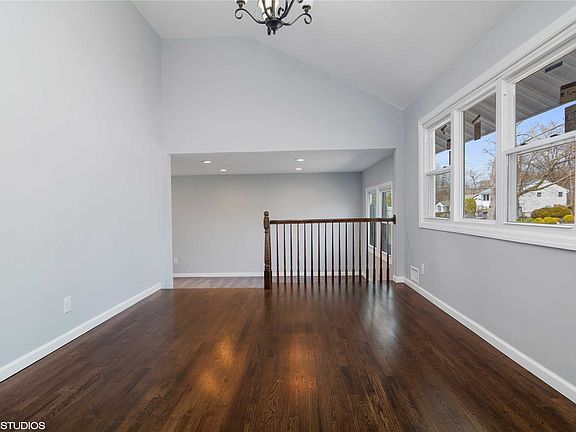 5th image of 38 Newtown Ave