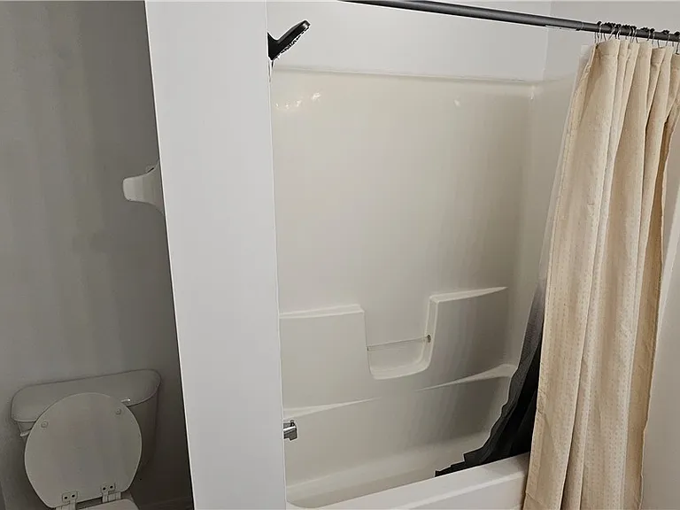 815 Porter St E — Photo 13