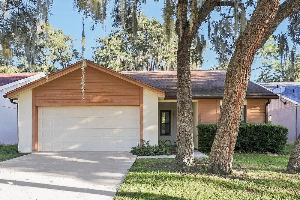 3 bed, 2.0 bath, 1348 sqft, $2,140 — Photo 1