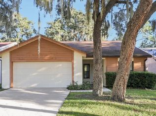2526 Wrencrest Cir, Valrico, FL 33596