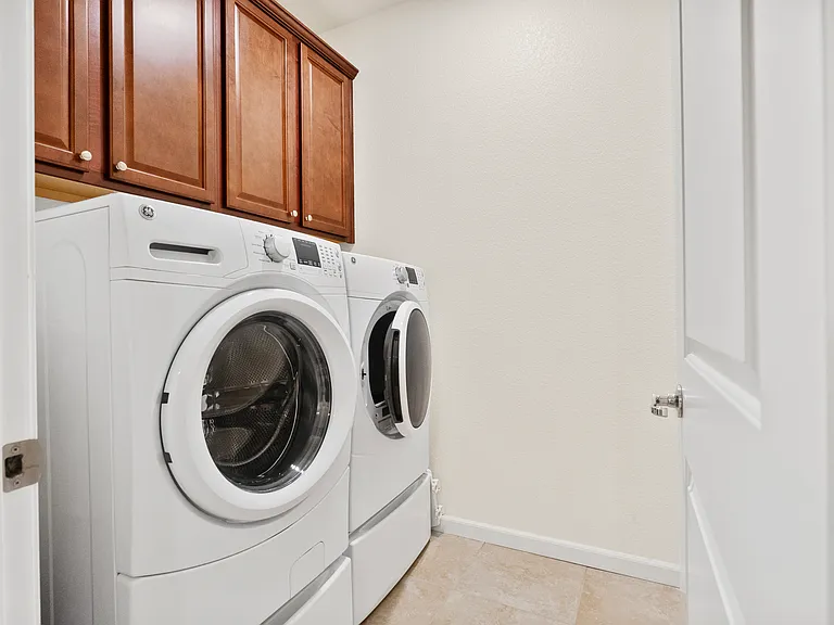 2703 Ferrara Cir — Photo 21