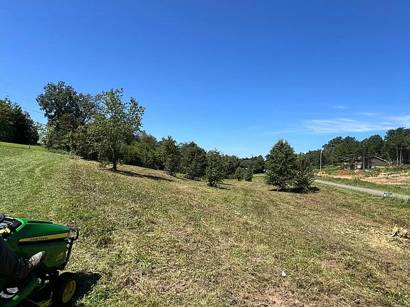 4th image of 615 Green Hill Rd