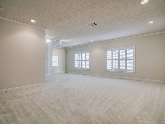 5th image of 19 Cheshire Ct
