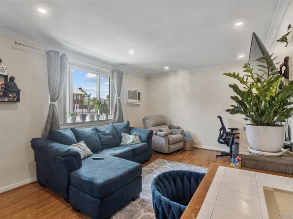 73-11B 263 #B, Glen Oaks, NY 11004