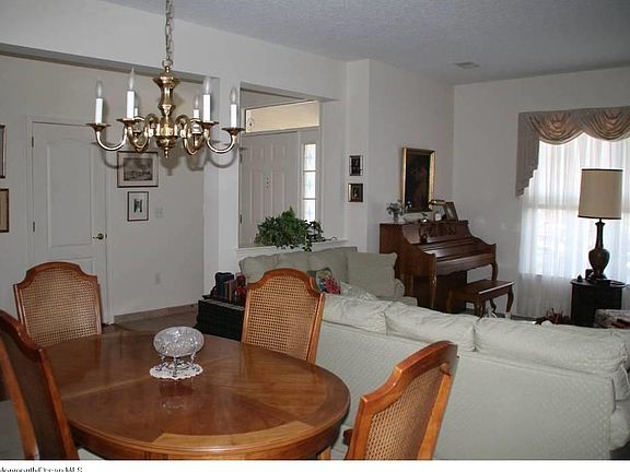 3rd image of 25 Evergreen Springs Drive