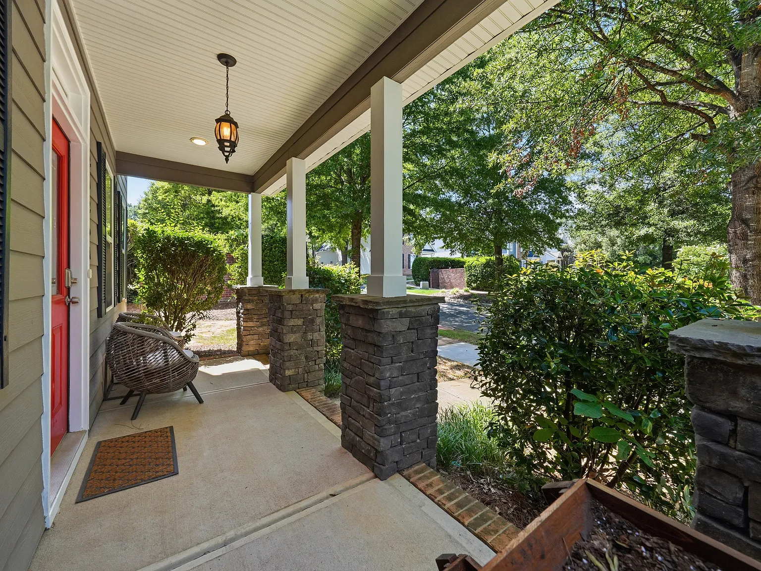 3 bed, 2.5 bath, 2535 sqft, $2,995 — Photo 3