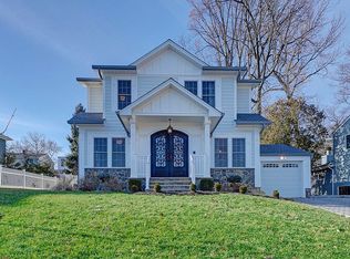 61 Roosevelt St, Cresskill, NJ 07626